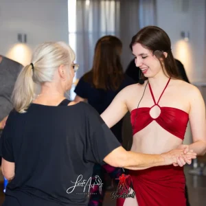 Sara van Hamburg , dansare, instruktör salsa och bachata danskurs Salsa Sundsvall