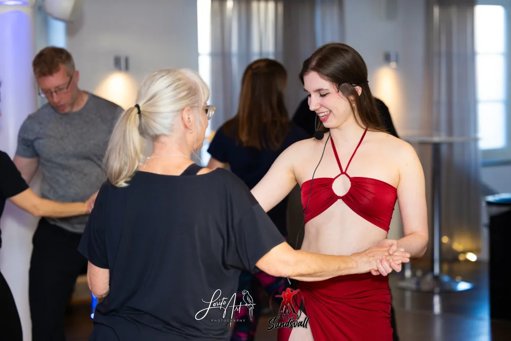 Sara van Hamburg , dansare, instruktör salsa och bachata danskurs Salsa Sundsvall